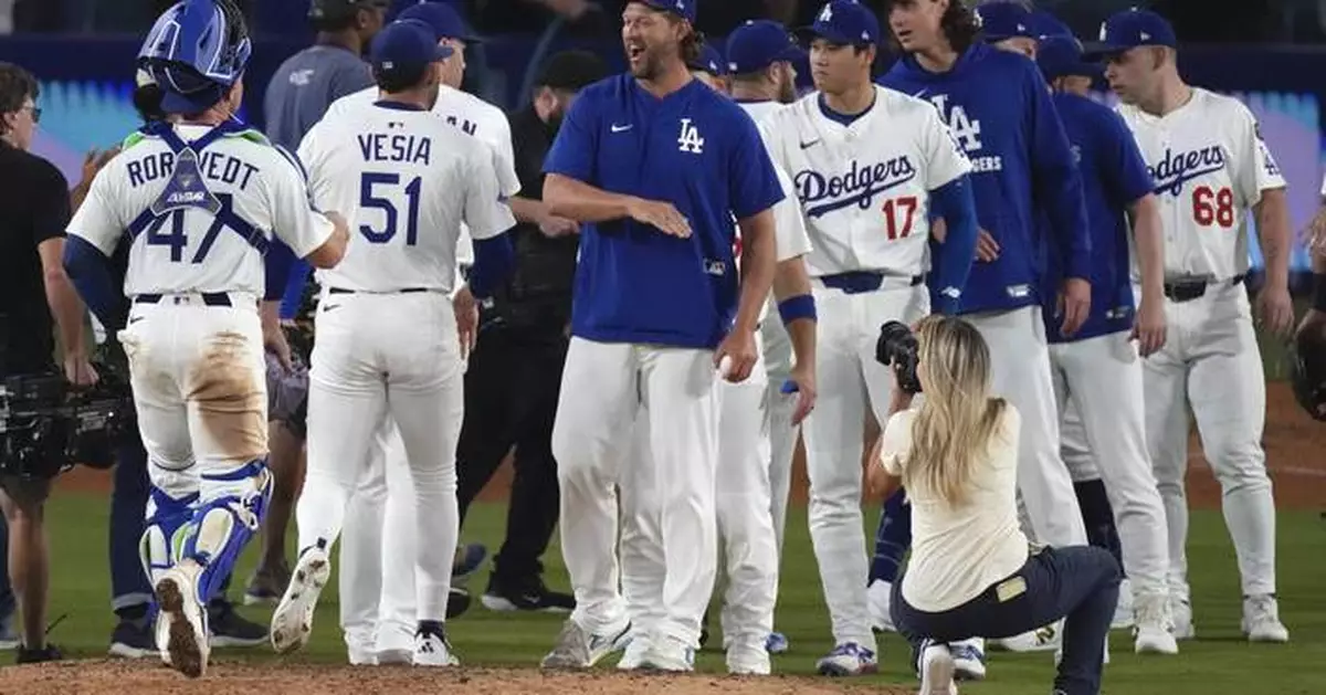 Clayton Kershaw soaks in the applause in his last regular-season start at Dodger Stadium