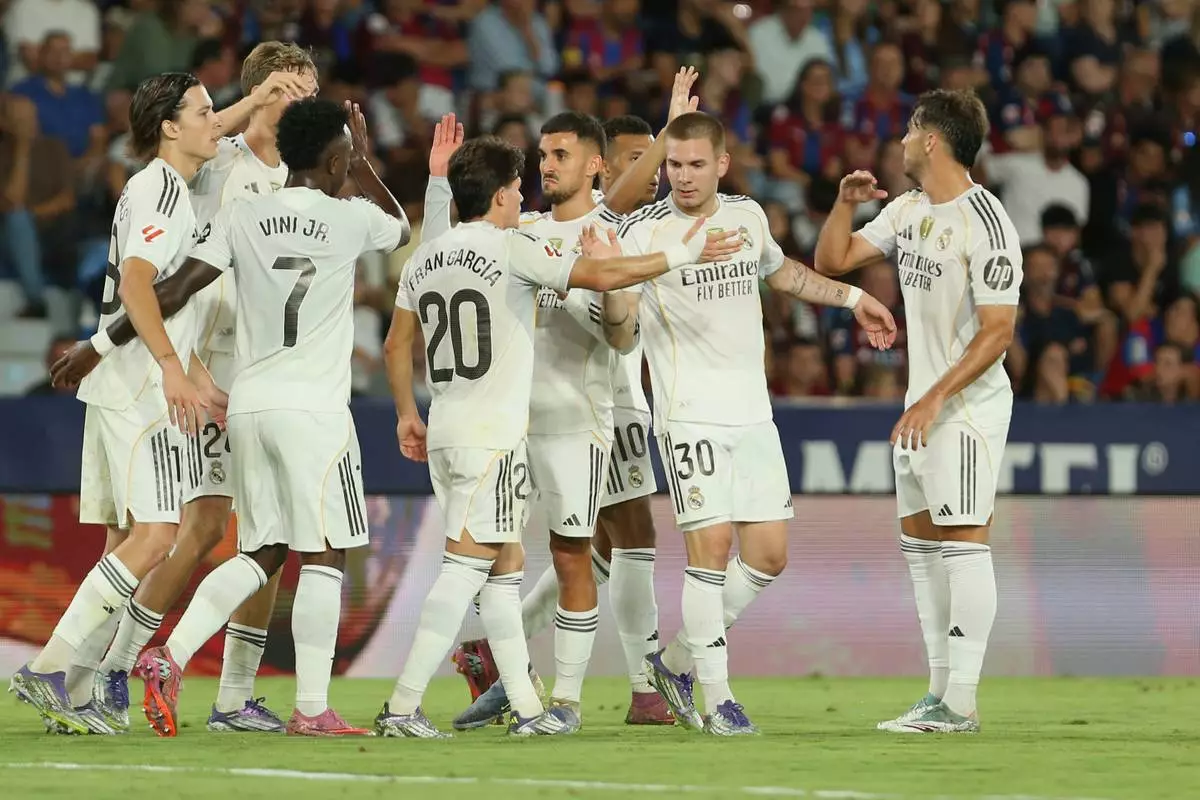 Mbappé scores twice and Mastantuono gets his 1st goal with Real Madrid in  4-1 win over Levante