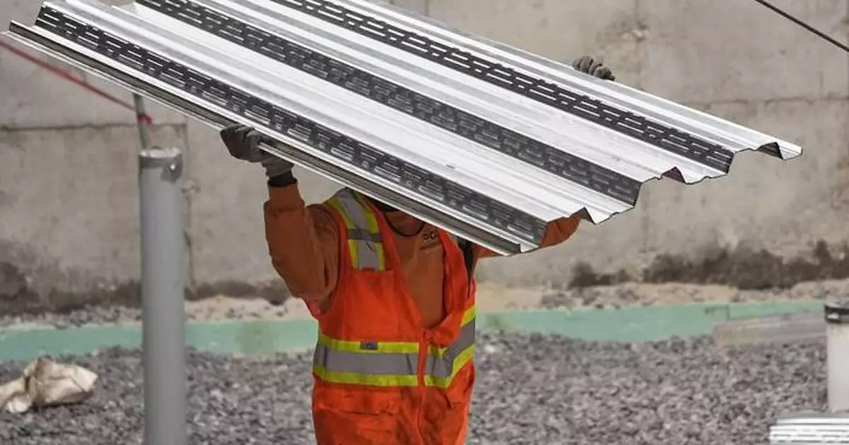 US jobless aid applications retreat to 231,000 after surging to nearly 4-year high a week earlier