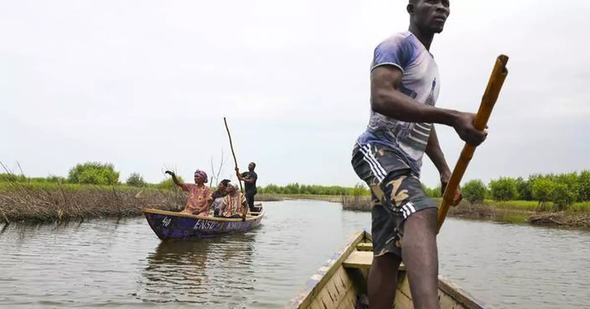 In coastal Ghana, female oyster farmers try to save an old practice threatened by climate change