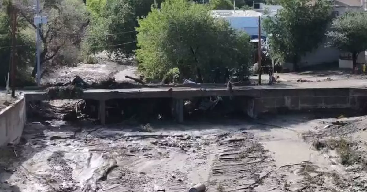 4 dead after flooding in Arizona, including in historic mining town