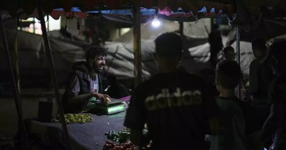 Photos in Gaza City, where the beach offers fleeting respite as war and famine grind on