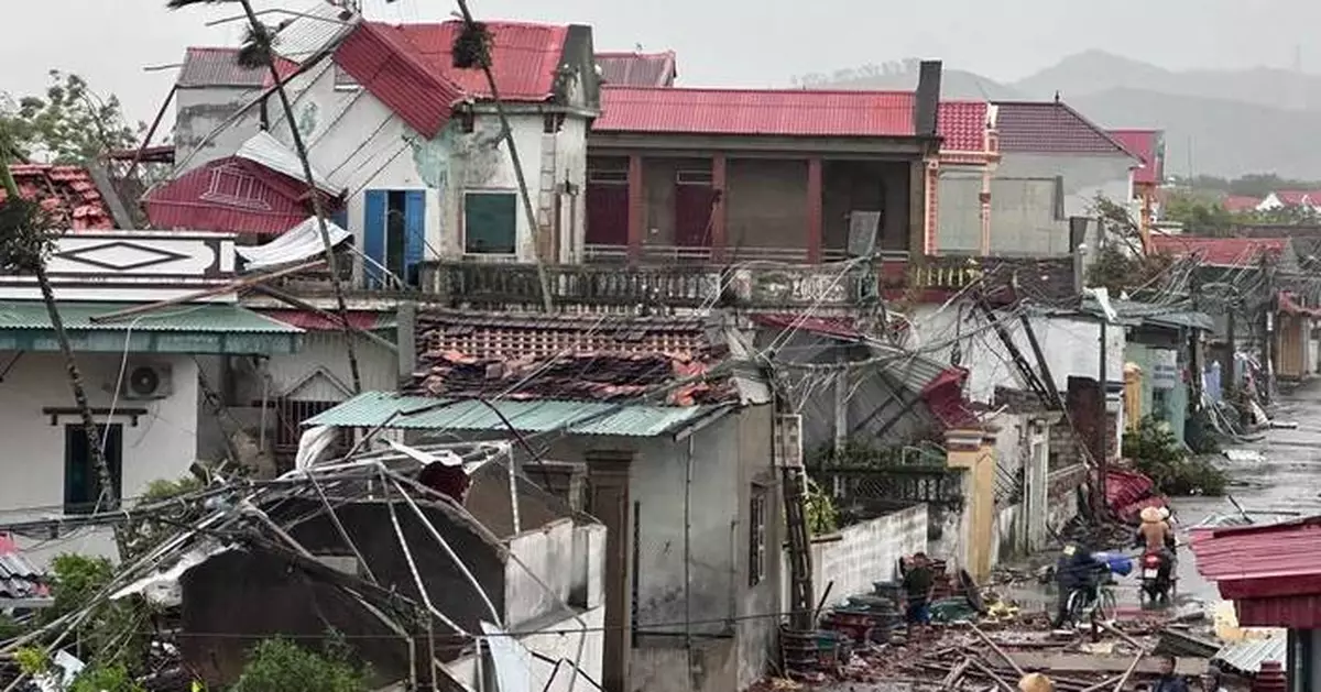 Heavy rains and flooding after Typhoon Bualoi raise death toll to 19 in Vietnam