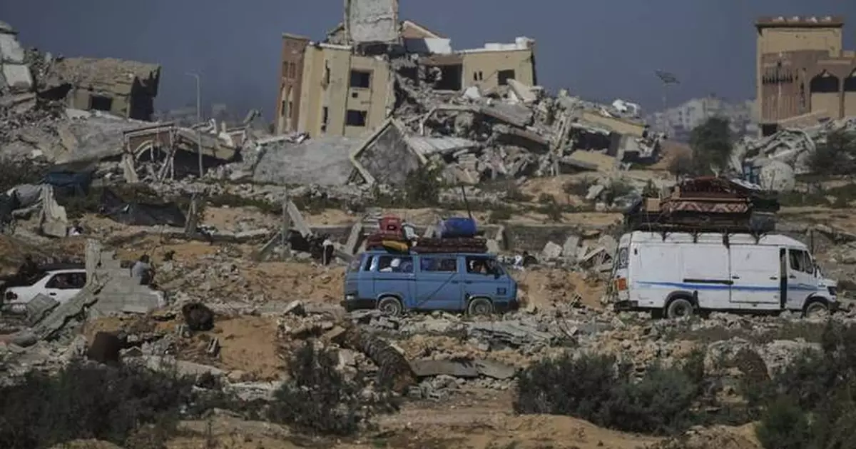 Photos of thousands of Palestinians fleeing Gaza City as Israel begins ground offensive