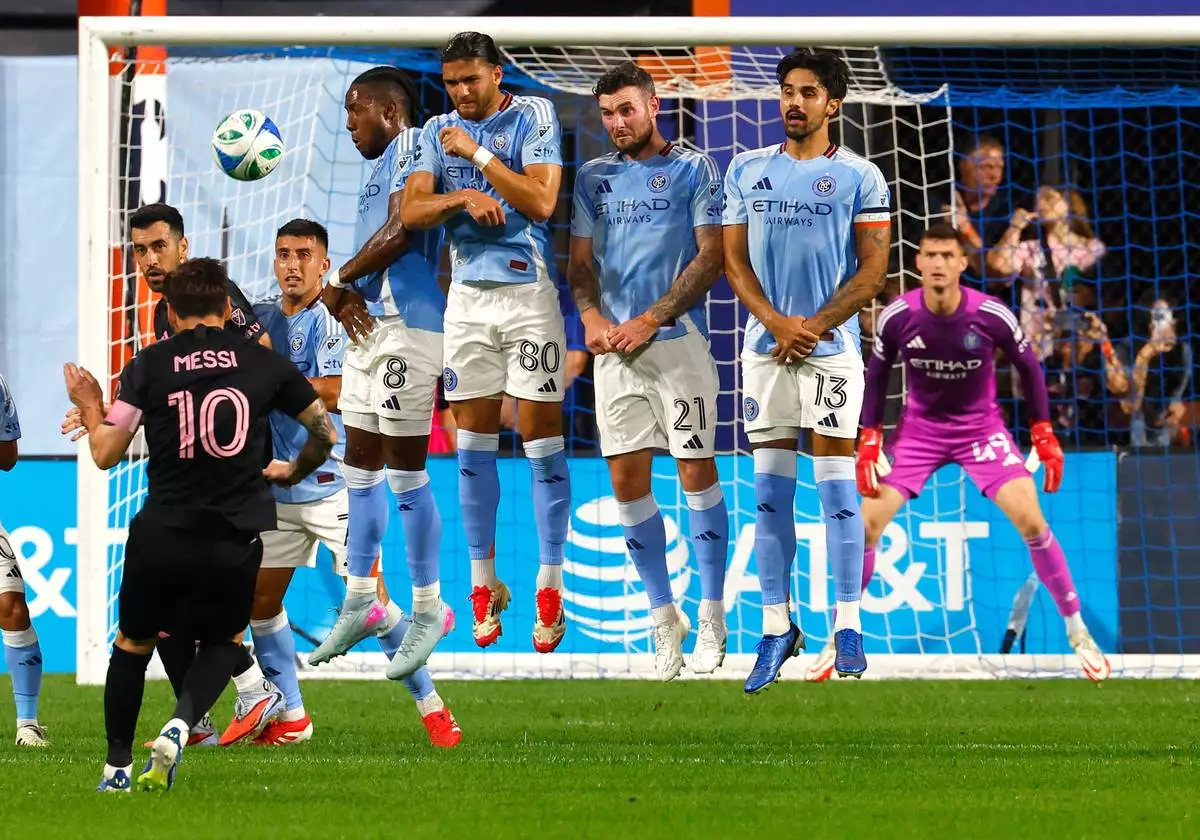Lionel Messi scores 2 goals and Inter Miami clinches playoff spot with 4-0  win over New York City FC