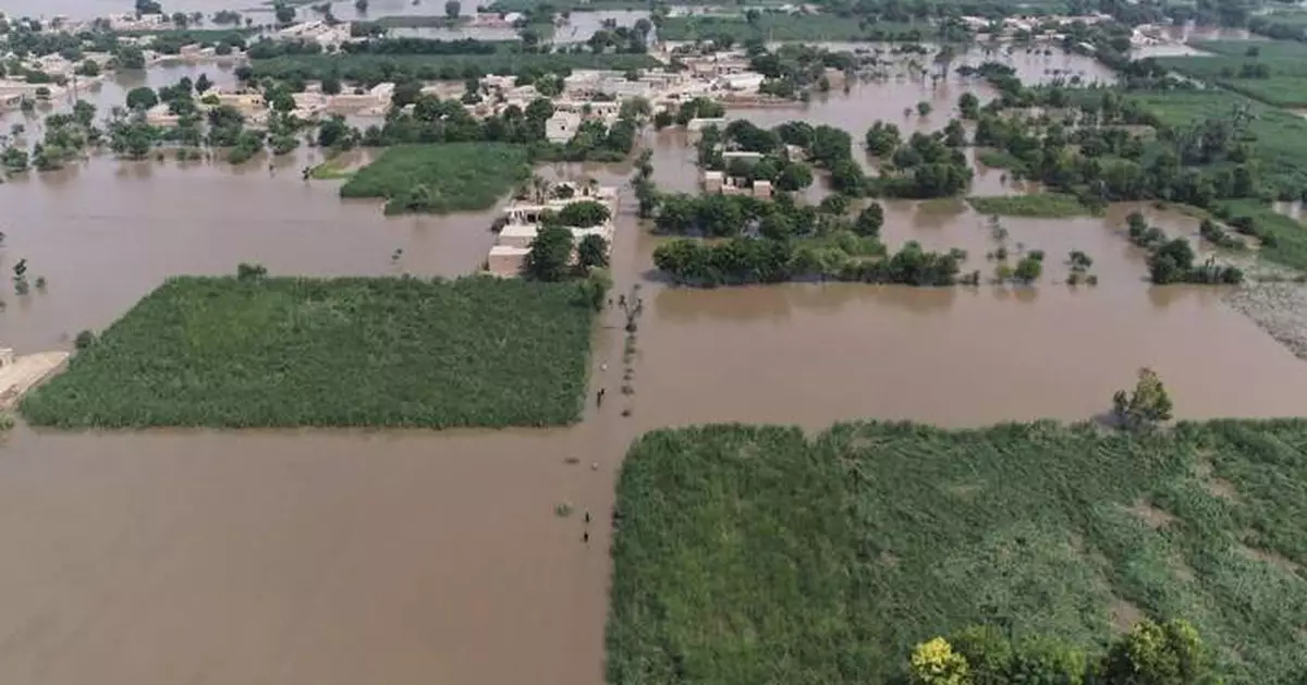 300,000 more people evacuated in eastern Pakistan after a new Indian flood alert