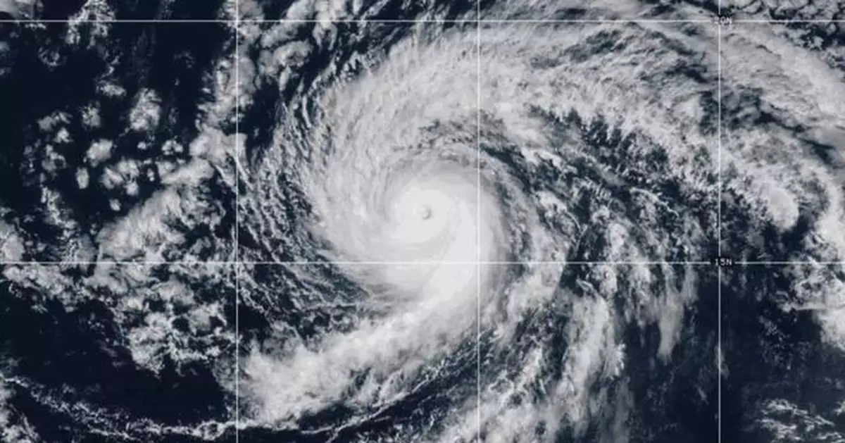 Hurricane Kiko's path shifts, sparing Hawaii from strong winds and heavy rain