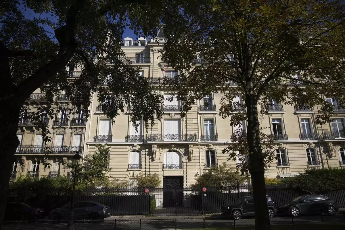 A mansion on one of Paris' swankiest avenues is pictured Friday, Sept. 12, 2025 as judges at the top United Nations court deliver their decision on Equatorial Guinea's request for interim orders including halting its sale by France. (AP Photo/Christophe Ena)