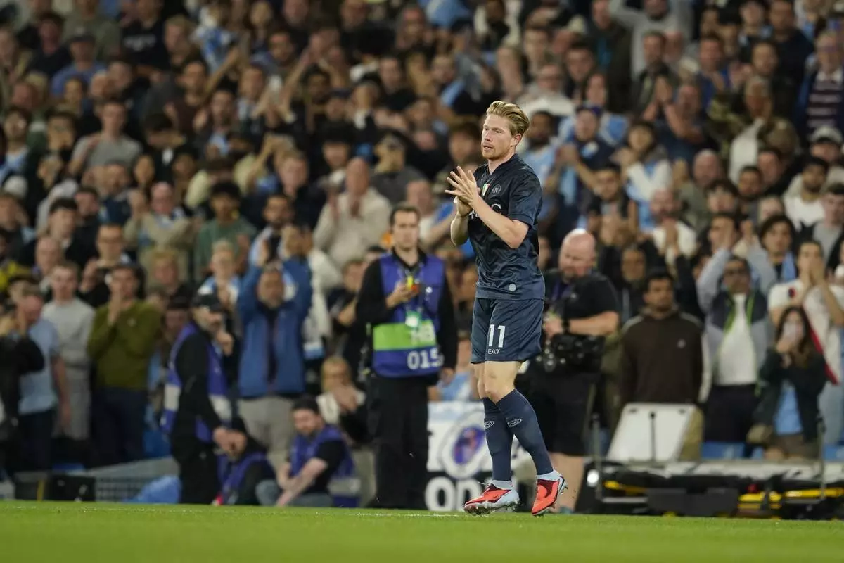 Kevin De Bruyne's Man City return lasts only 26 minutes due to Napoli red  card