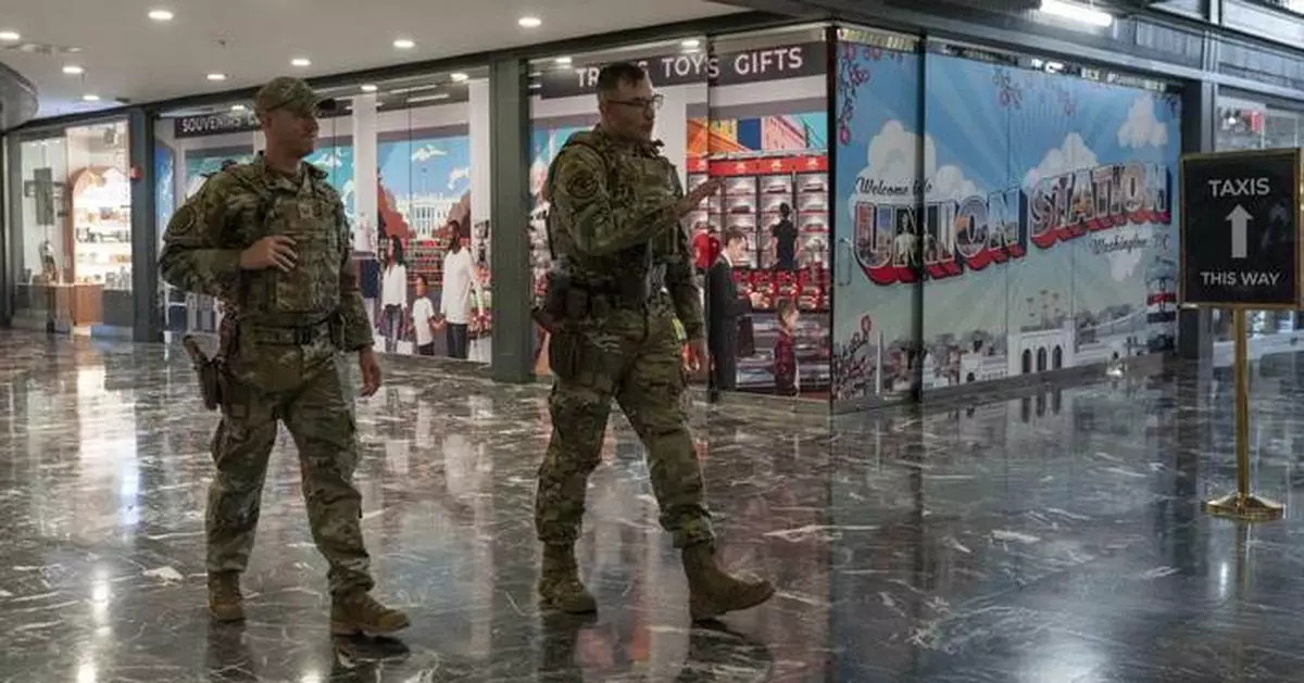 Signaling collaboration, DC mayor orders emergency operations center kept open to work with feds