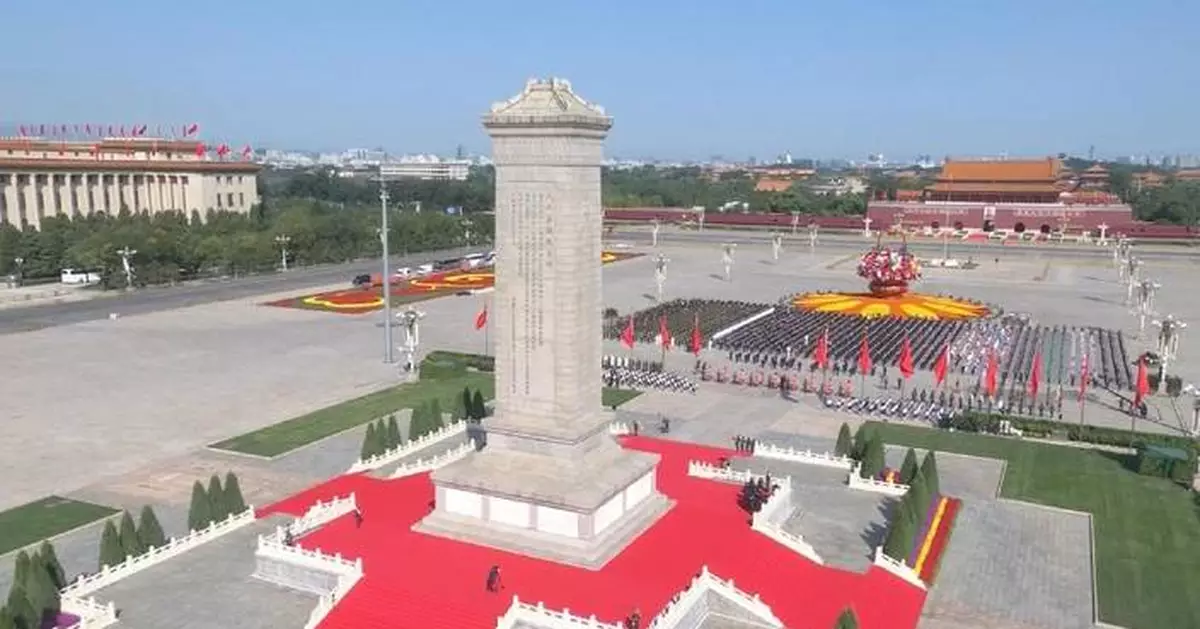 Xi pays tribute to national heroes on Martyrs' Day