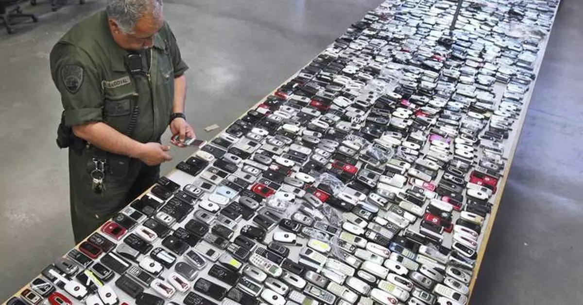 FCC taking steps that would allow US prisons to jam prisoners' cellphone signals