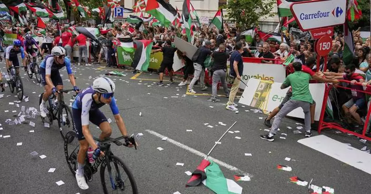 Spanish minister says Israeli cycling team should be expelled from Vuelta after protest