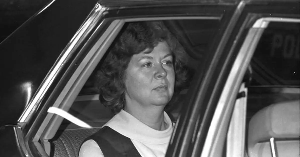 Sara Jane Moore, who tried to assassinate President Gerald Ford in 1975, dies at 95