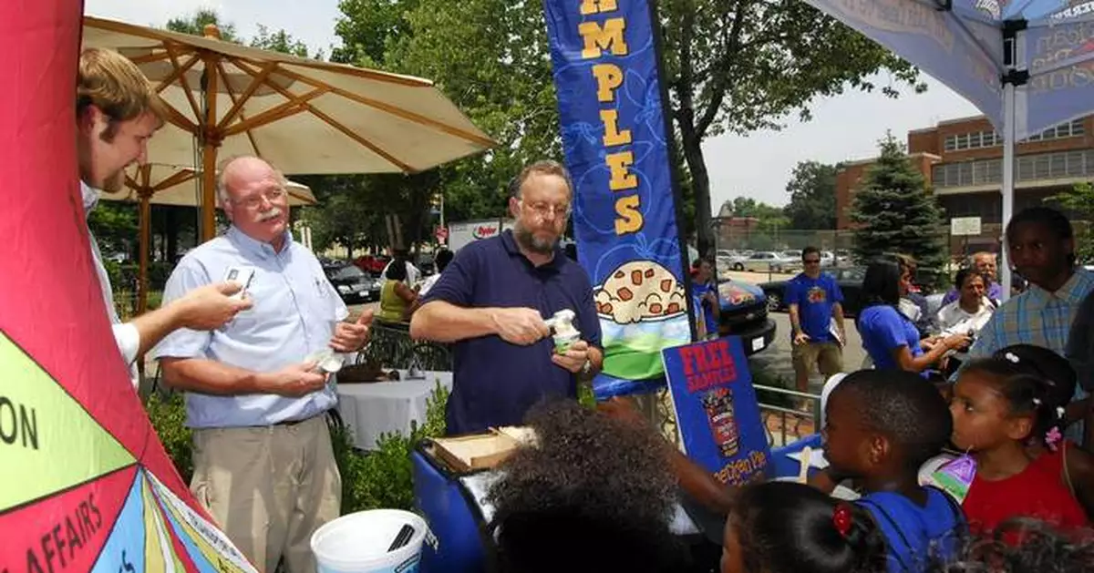 Jerry quits Ben &amp; Jerry's, saying its independence on social issues has been stifled