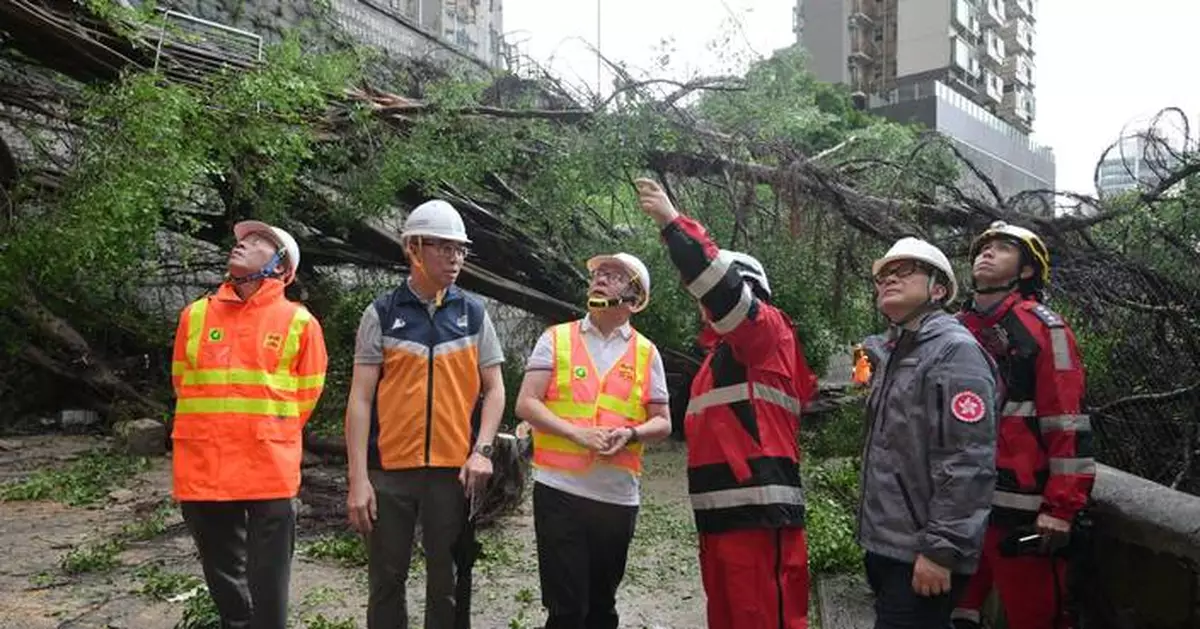 Super Typhoon Ragasa Hits Hong Kong, Prompting Swift Recovery Efforts and Emergency Response from Government Departments