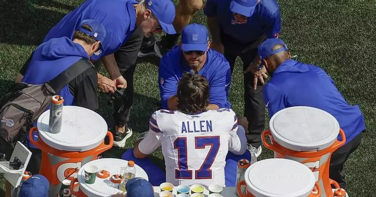 Bills' Josh Allen leaves game for 2 plays with a bloody nose after being hit in the face vs. Jets