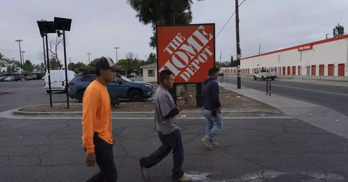 Home Depot stores, long a hub for day laborers, now draw immigration agents out on raids