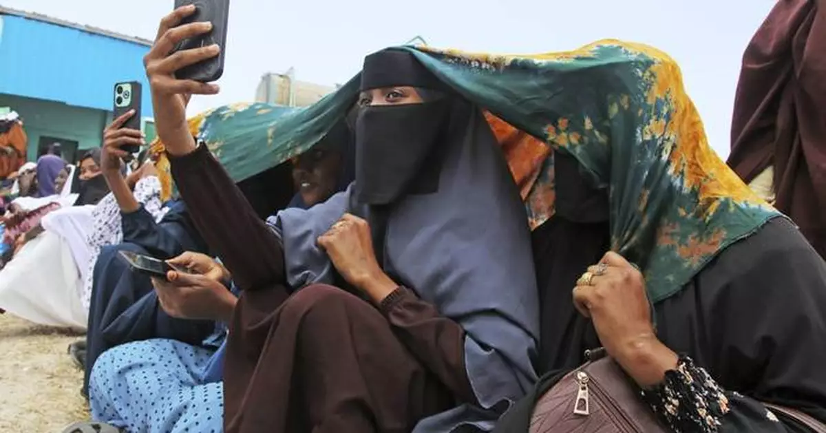 Somalis defy militants with processions to mark Prophet Muhammad's birthday