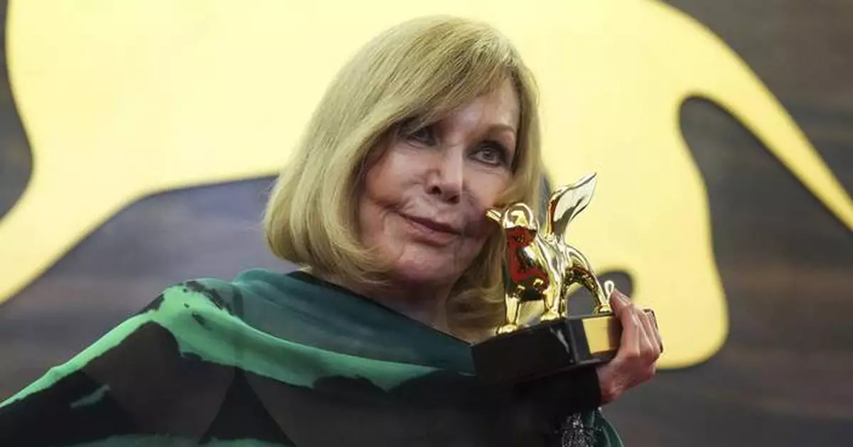 Kim Novak's emotional return to the spotlight at Venice Film Festival