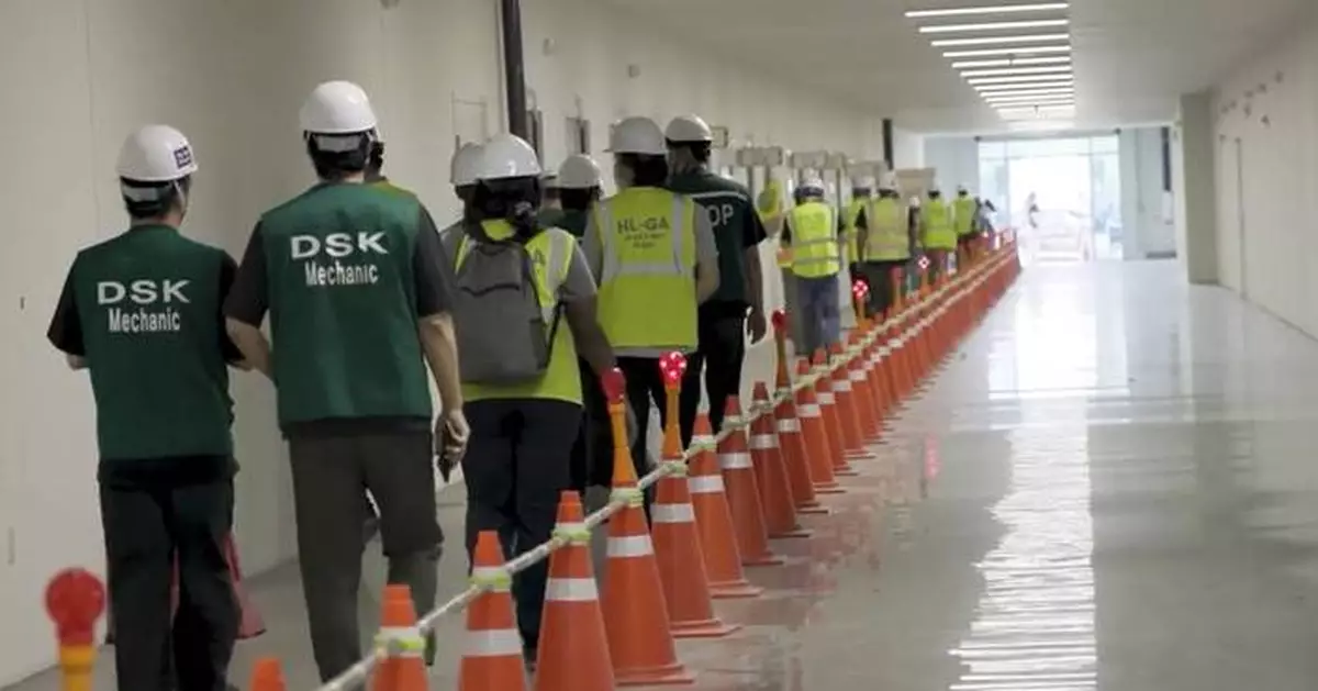 Families in crisis after massive immigration raid at Hyundai plant in Georgia