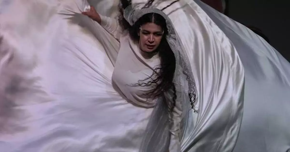 Tehran theater stages a musical telling a love story in the Qajar dynasty, in photos