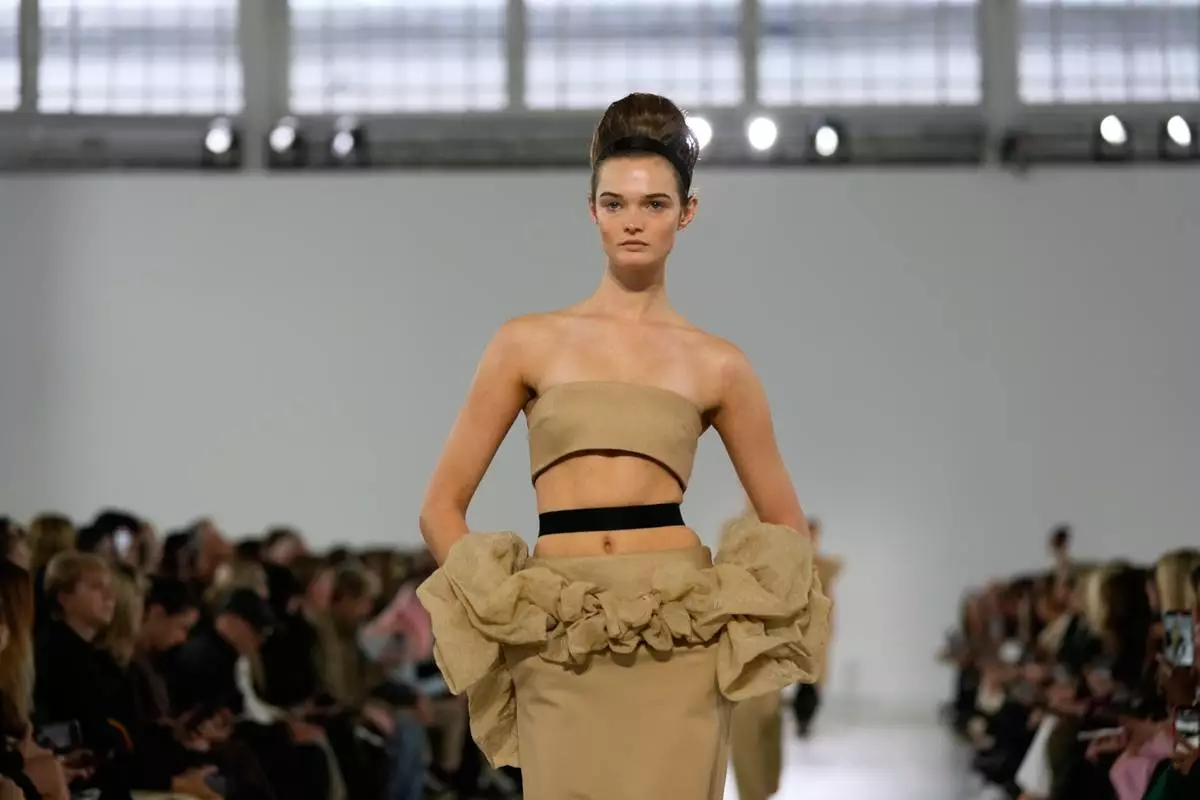 A model wears a creation part of the Max Mara women's Spring-Summer 2026 collection, presented in Milan, Italy, Thursday, Sept. 25, 2025. (AP Photo/Luca Bruno)