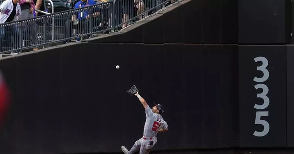 Nationals rookie Daylen Lile exits with knee injury after sliding into the wall against the Mets