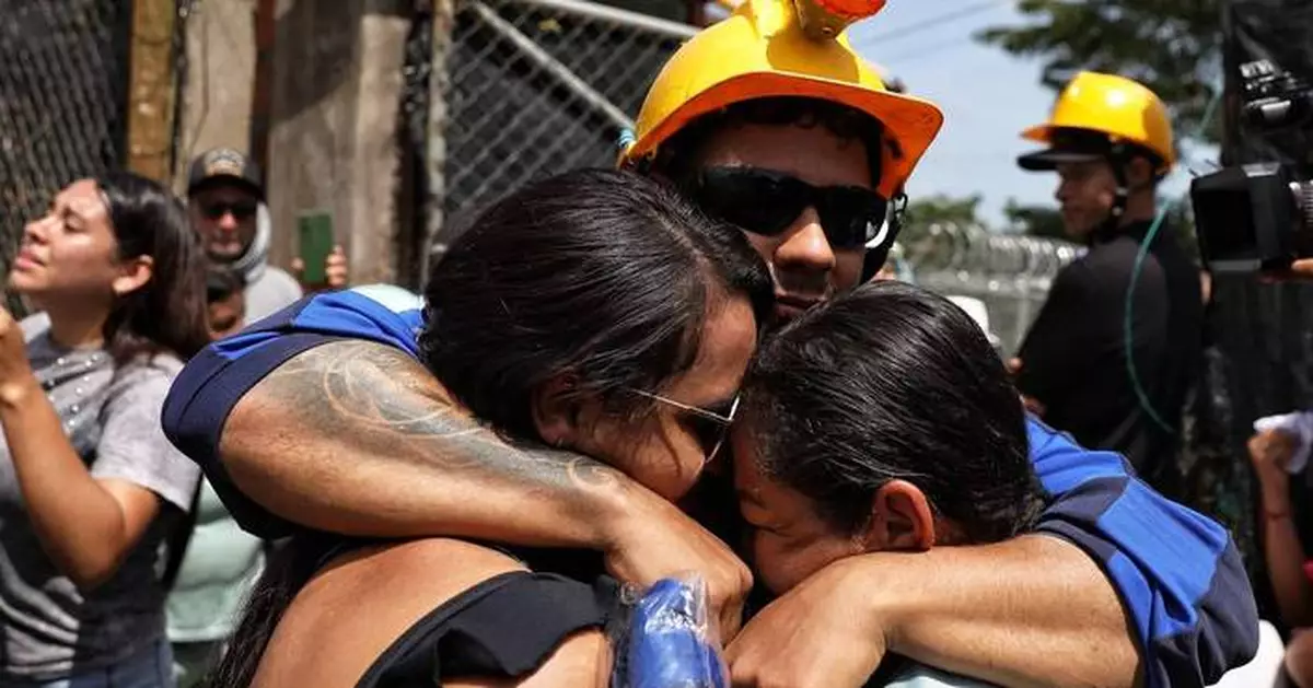 23 miners rescued after 43 hours trapped in Colombian gold mine