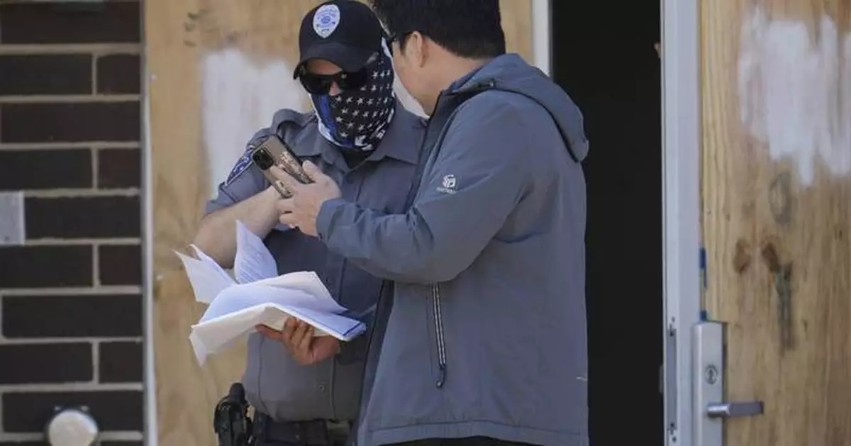 New Chicago immigration campaign prompts confusion as city braces for federal intervention