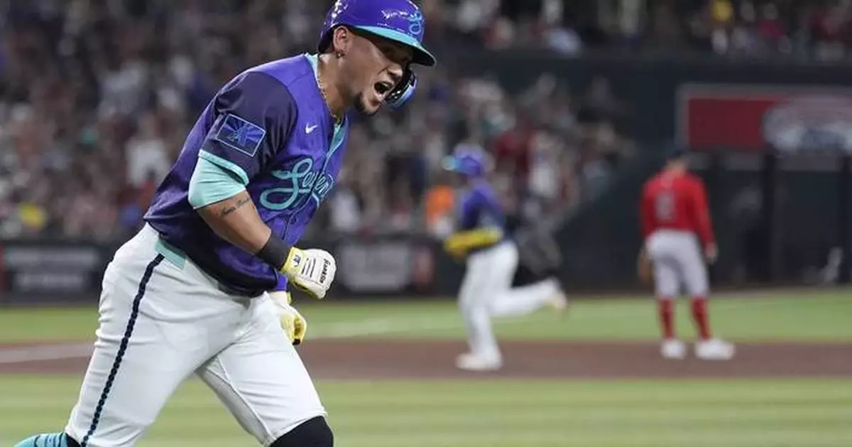 Carroll hits 30th home run and Diamondbacks pull away late to beat Red Sox 10-5