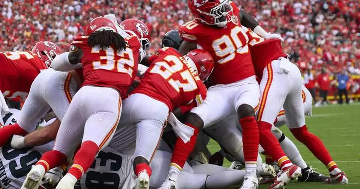 NFL: Eagles should've been penalized for a false start on a tush-push conversion vs. the Chiefs
