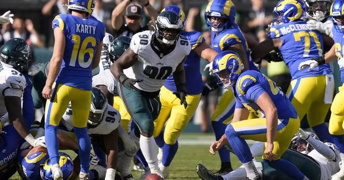 Two blocked field goals returned for TDs contribute to a wild early slate of NFL games