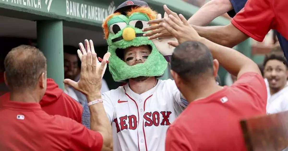 Trevor Story gets a strange homer at Fenway Park. Ball hits RF's glove and ticks off Pesky Pole