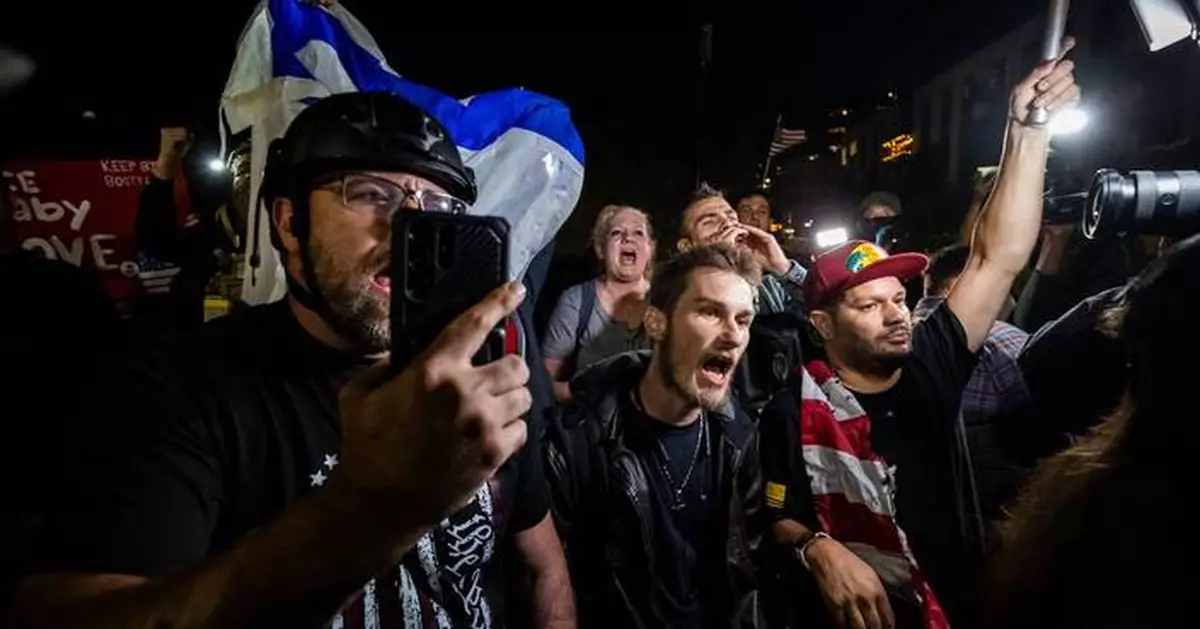 Photos of the mixed reactions to Trump's bid to deploy troops to more US cities