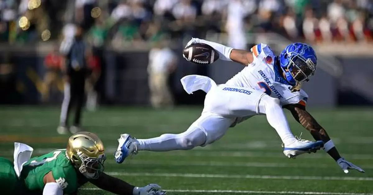 Leonard Moore has 2 interceptions and No. 21 Notre Dame beats Boise State 28-7
