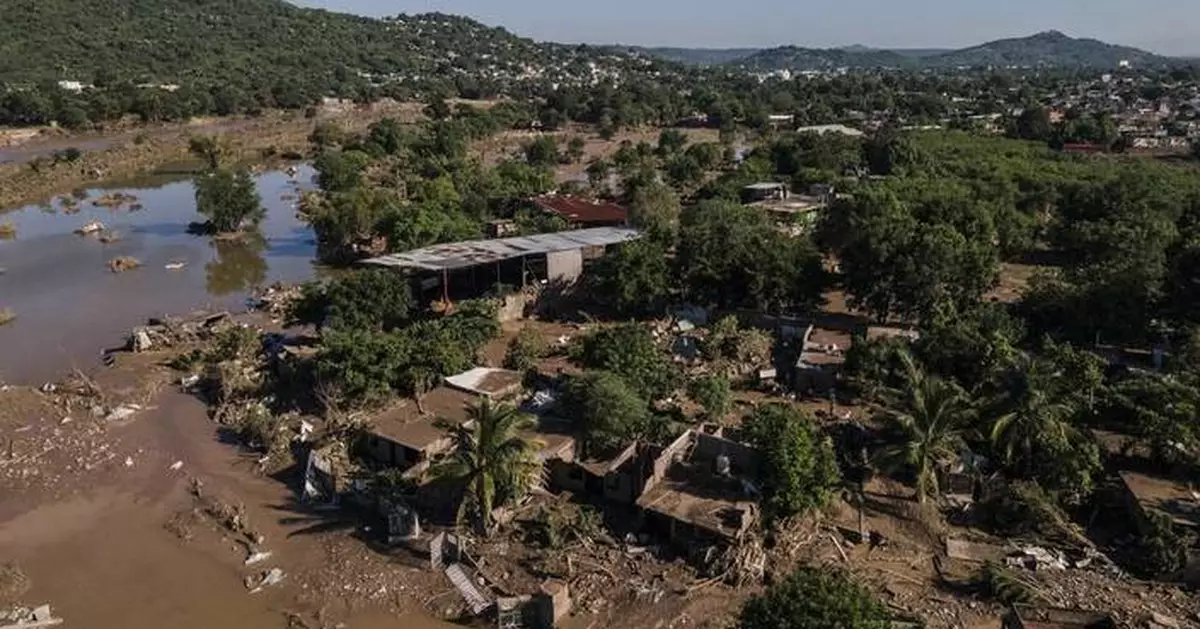 Pemex pipeline spill contaminates Mexican river after torrential rains