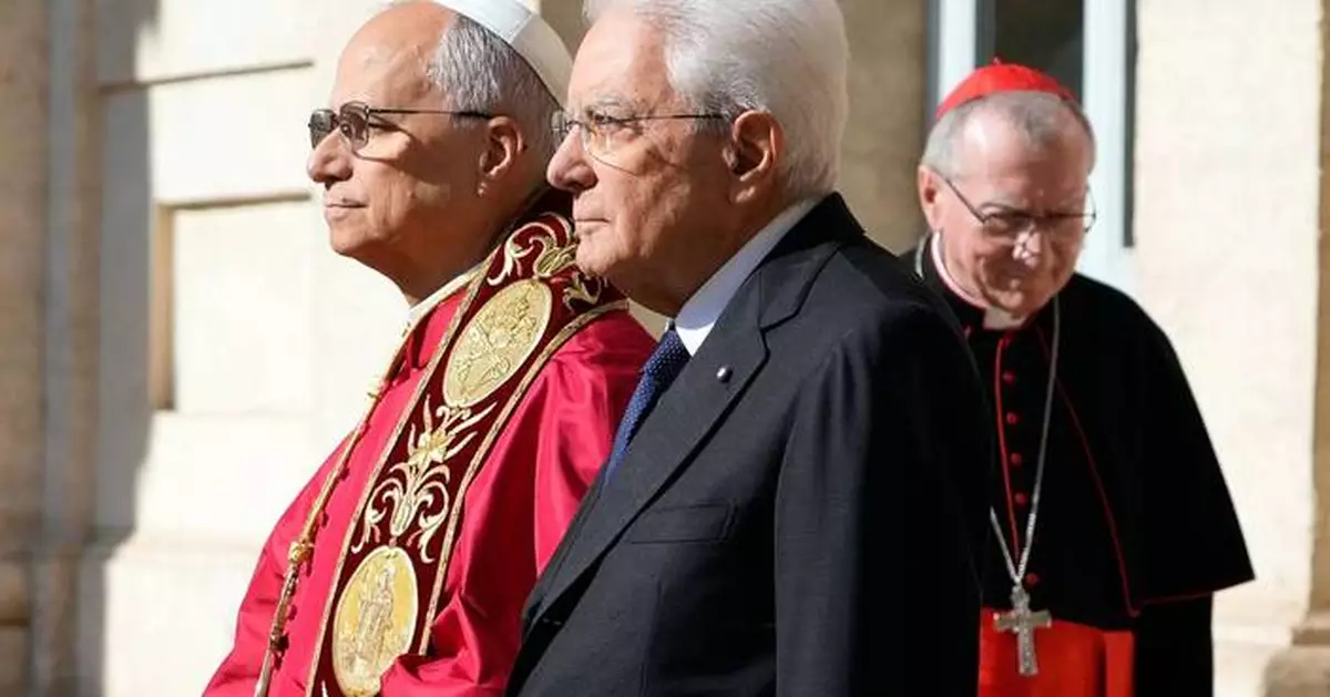 Pope urges Italy to remain open to migrants during rite of passage visit to presidential palace