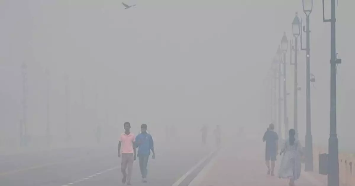 Thick, hazardous smog blankets New Delhi after Diwali fireworks