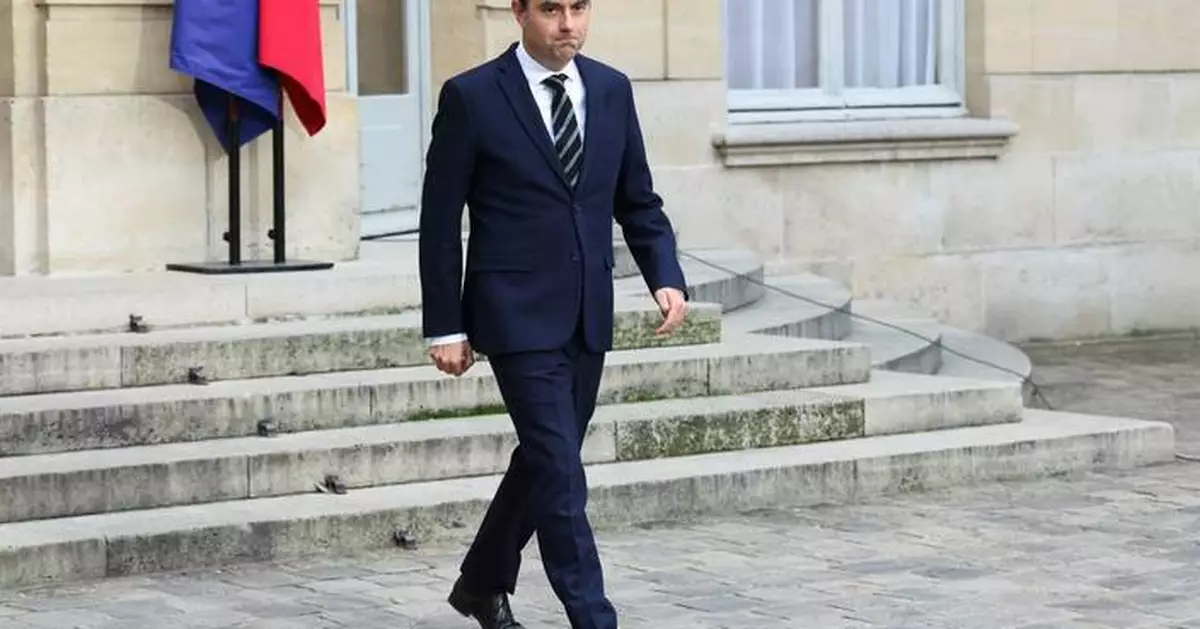 France's premier quits hours after naming government, plunging the country into more political chaos