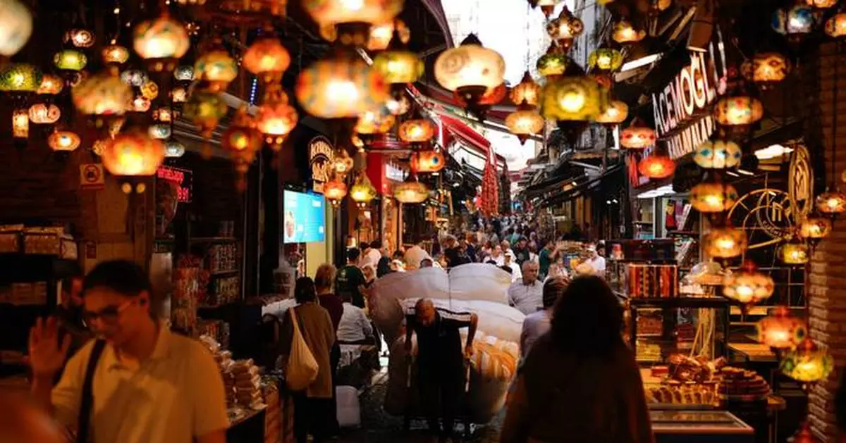 PHOTO ESSAY: Istanbul’s porters keep centuries-old trade moving