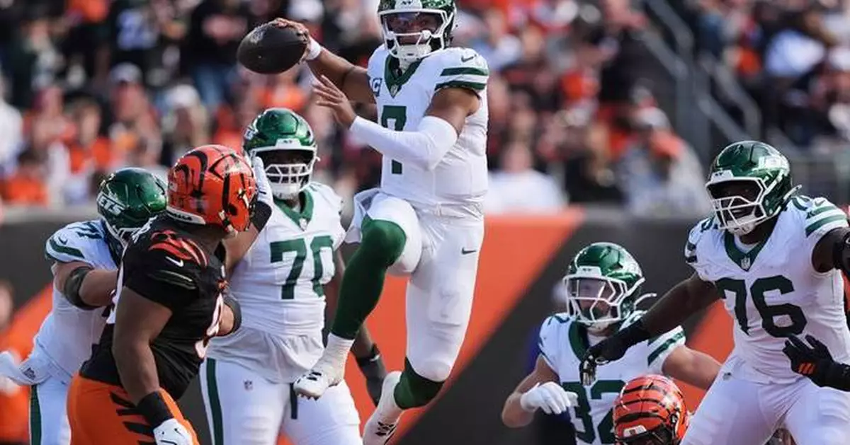 Glenn pleased by Fields' performance in Jets' first win, but noncommittal on him as starting QB