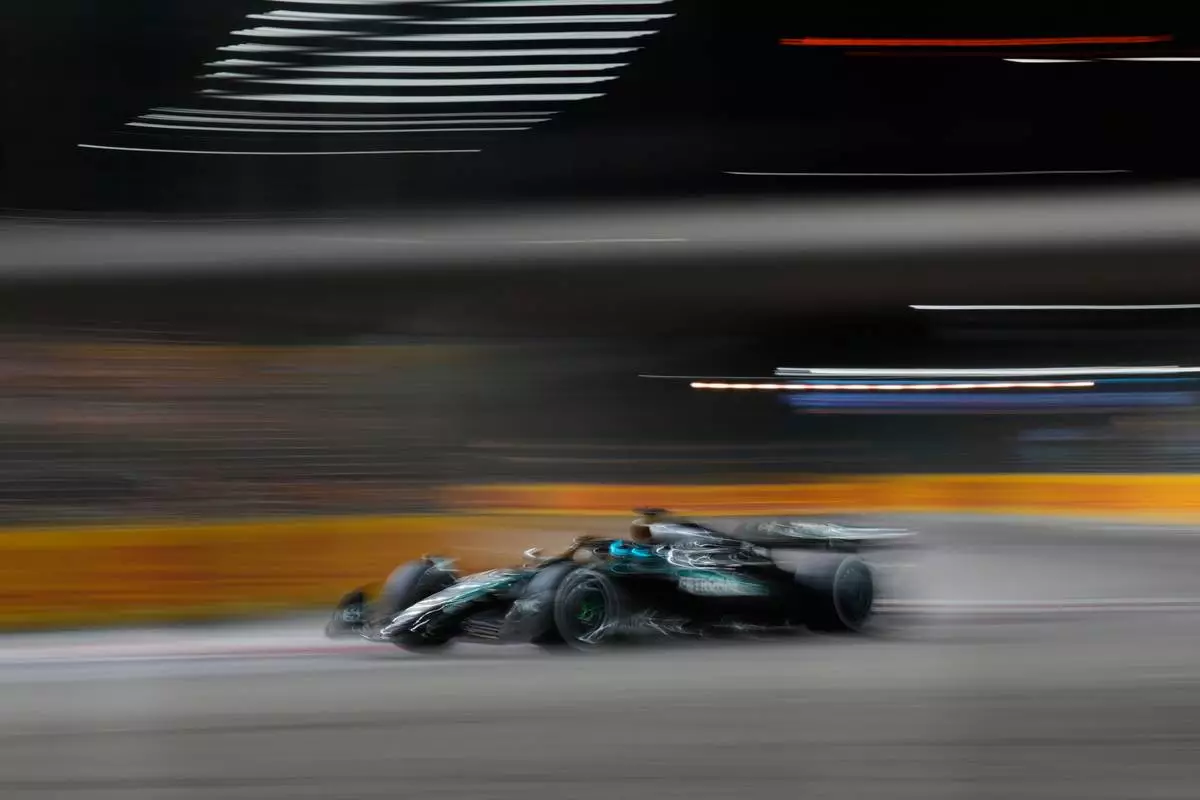 Mercedes driver George Russell of Britain powers his car during the Singapore Formula One Grand Prix at the Marina Bay Street Circuit in Singapore, Sunday, Oct. 5, 2025. (AP Photo/Vincent Thian)