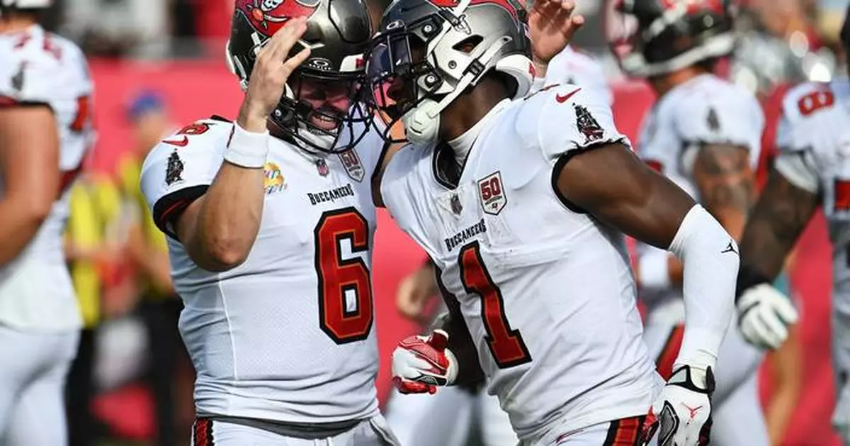 Baker Mayfield tosses 2 touchdown passes and the Buccaneers beat the 49ers 30-19