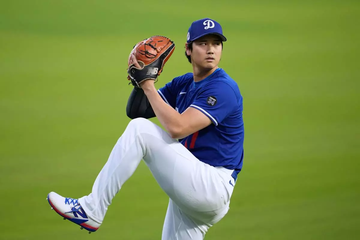 Los Angeles Dodgers' Shohei Ohtani works out ahead of Game 3 of the 2025 World Series against the Toronto Blue Jays in Los Angeles, Sunday, Oct. 26, 2025. (AP Photo/Ashley Landis)