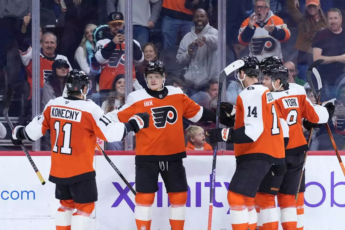 Tippett scores two goals as Flyers beat Kraken 5-2