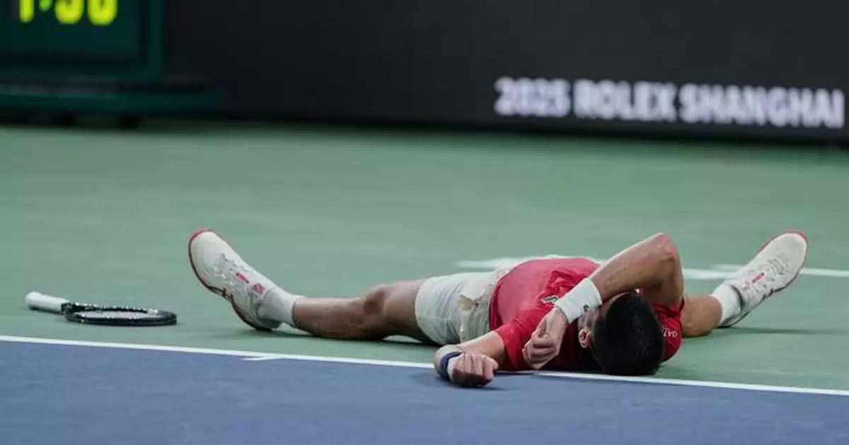 Djokovic overcomes fatigue and humidity to reach Shanghai quarterfinals