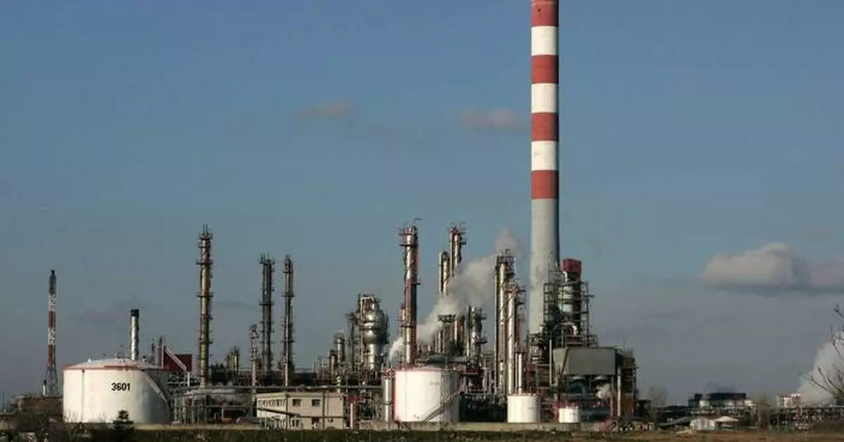 US sanctions Serbia's main oil supplier, which is controlled by Russia