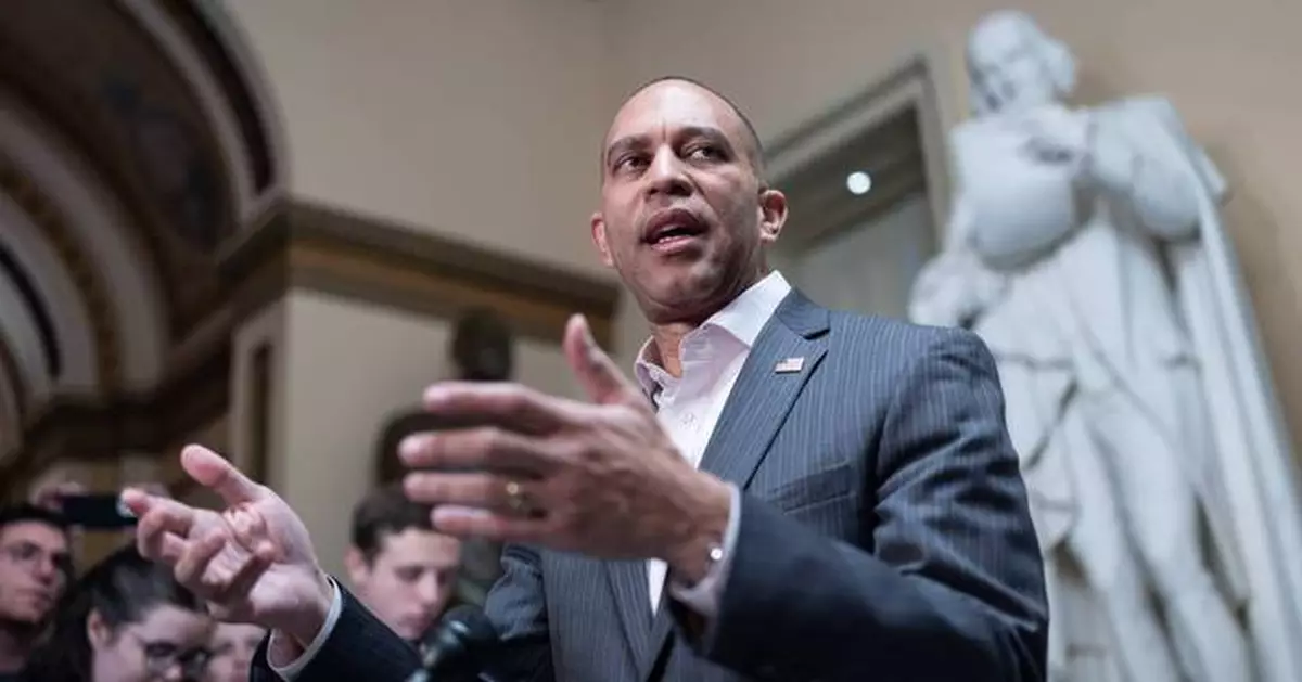 Jeffries backs Mamdani for NYC mayor months after primary