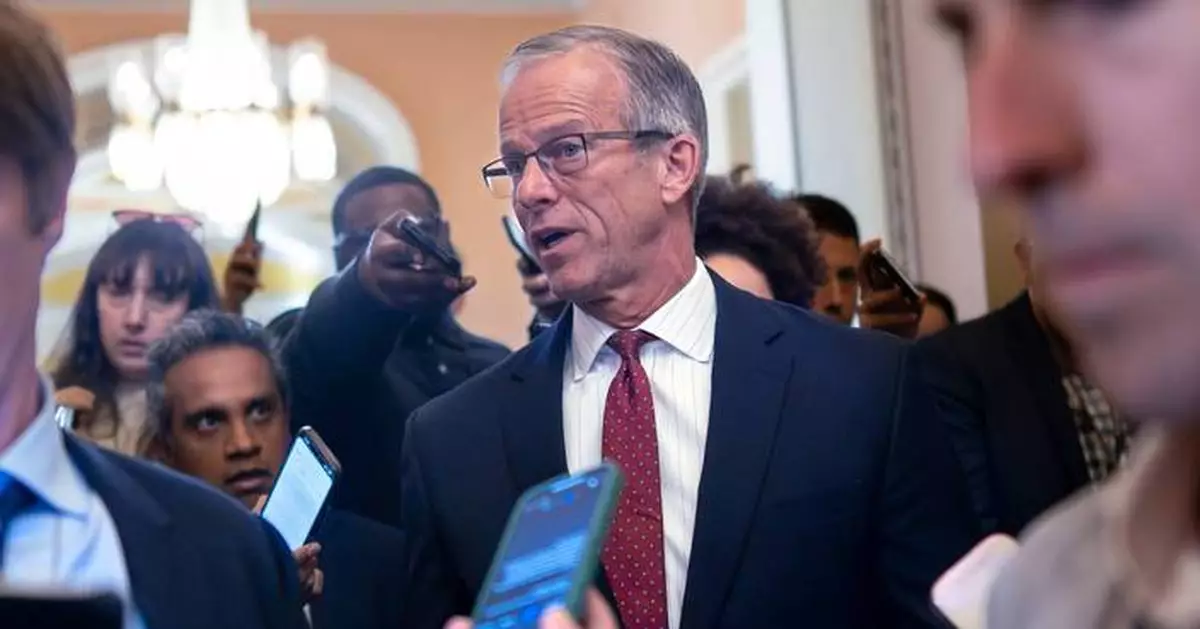 Trump hosts Senate Republicans at renovated White House as the shutdown drags into fourth week